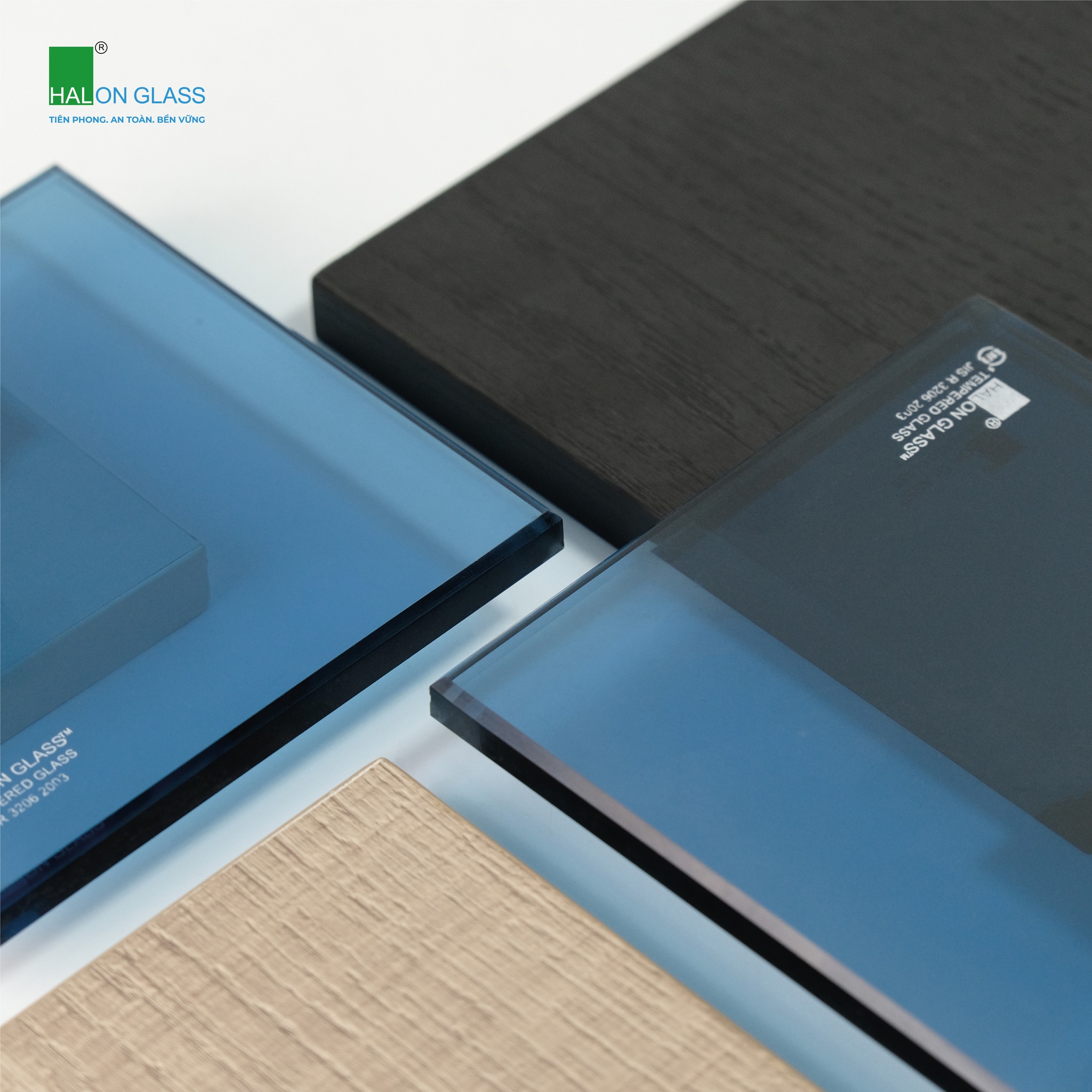 K&iacute;nh Dark Blue (2)